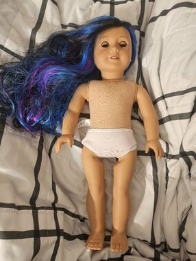 American Girl Doll 2017 (Truly Me Street Chic?)  Black Blues Pink  Hair